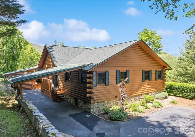 Photo 3 of Single family home for sale at 970 Campbell Mountain Dr, Waynesville, NC 28785 | MLS# 4436852 | Listing updated on 2026-10-26