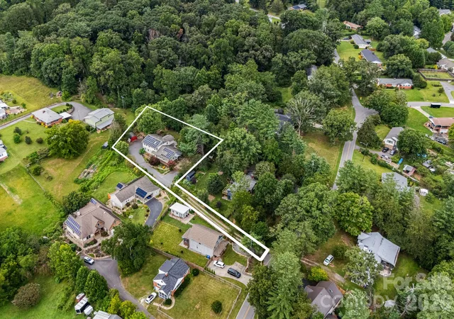 Photo 1 of Single family home for sale at 414 Old Haw Crk Rd, Asheville, NC 28805 | MLS# 4436855 | Listing updated on 2026-10-29
