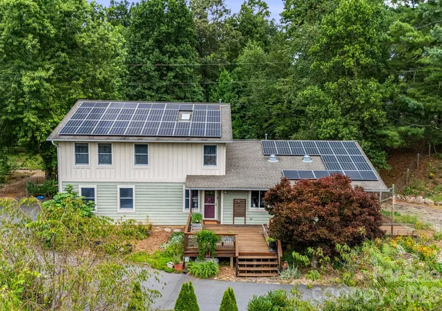 Photo 3 of Single family home for sale at 414 Old Haw Crk Rd, Asheville, NC 28805 | MLS# 4436855 | Listing updated on 2026-10-29