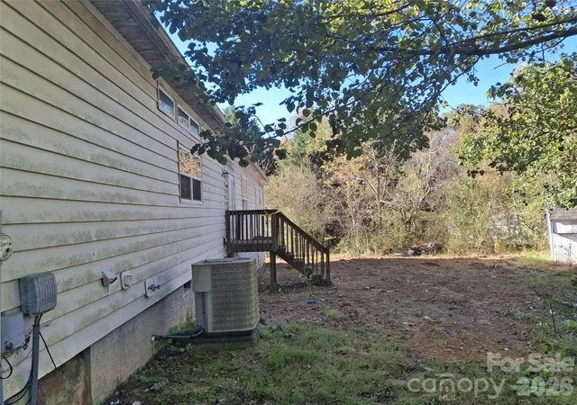 Photo 2 of Sale Pending at 18 (20) Saxon Hl, Fairview, NC 28730 | MLS# 4436884 | Listing updated on 2026-10-28