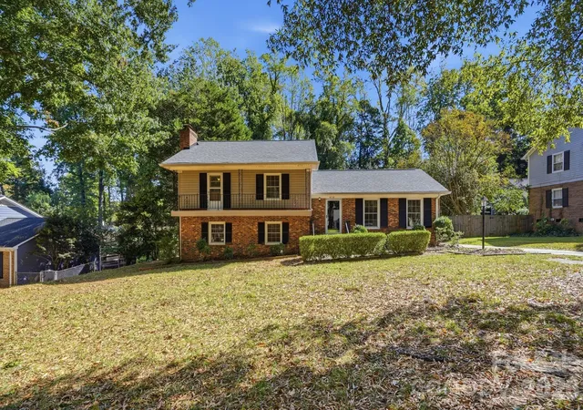 Photo 3 of Single family home for sale at 8118 Cliffside Dr, Charlotte, NC 28270 | MLS# 4436889 | Listing updated on 2026-10-28