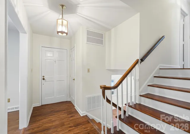 Photo 4 of Single family home for sale at 8118 Cliffside Dr, Charlotte, NC 28270 | MLS# 4436889 | Listing updated on 2026-10-28