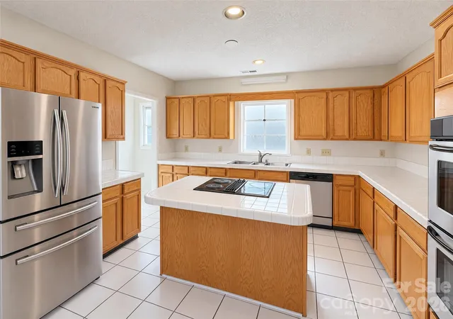 Photo 1 of Single family home for sale at 5244 Dayan Dr, Charlotte, NC 28216 | MLS# 4436890 | Listing updated on 2026-10-22