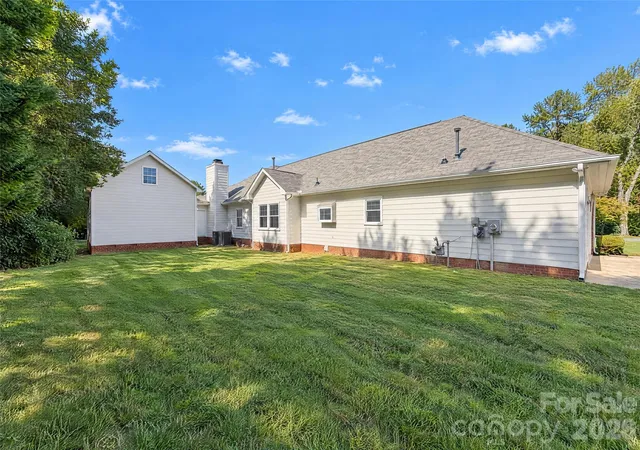 Photo 4 of Single family home for sale at 5244 Dayan Dr, Charlotte, NC 28216 | MLS# 4436890 | Listing updated on 2026-10-22