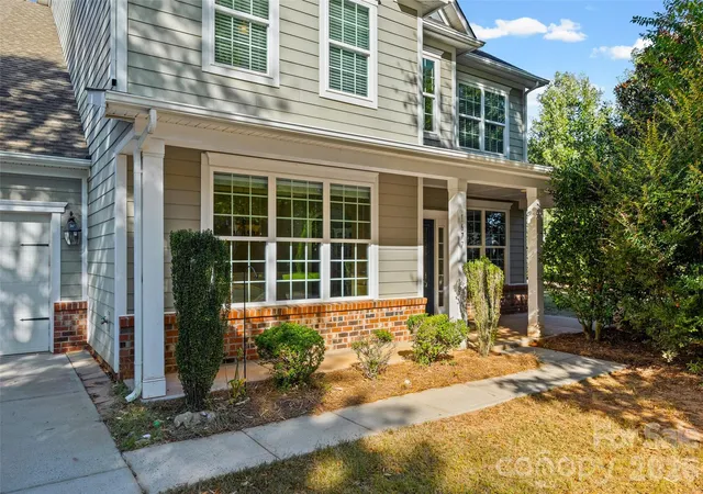 Photo 1 of Single family home for sale at 1677 Fairntosh Dr, Fort Mill, SC 29715 | MLS# 4436893 | Listing updated on 2026-10-26