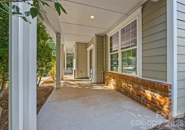Photo 2 of Single family home for sale at 1677 Fairntosh Dr, Fort Mill, SC 29715 | MLS# 4436893 | Listing updated on 2026-10-26