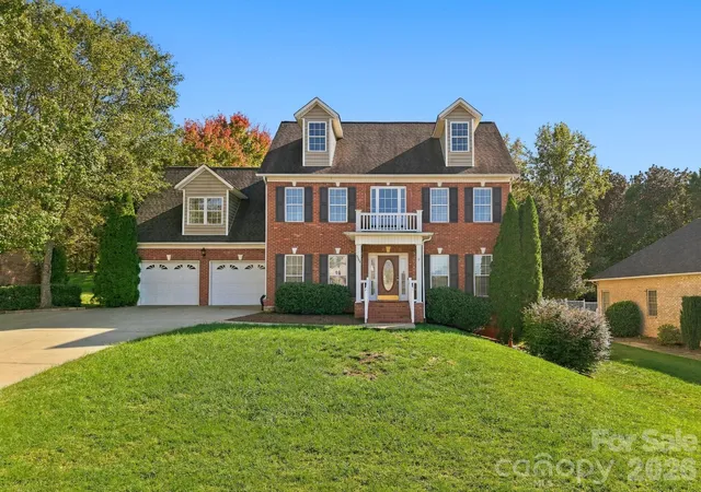 Photo 1 of Single family home for sale at 5045 Old River Dr, Hickory, NC 28602 | MLS# 4436894 | Listing updated on 2026-10-23