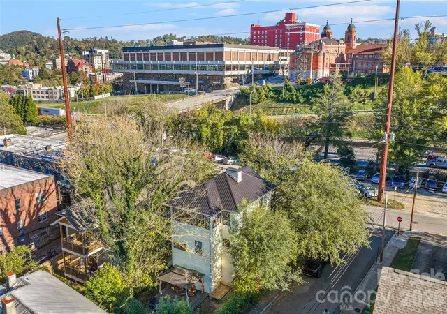 Photo 2 of Single family home for sale at 77 Cherry St, Asheville, NC 28801 | MLS# 4436914 | Listing updated on 2026-10-28