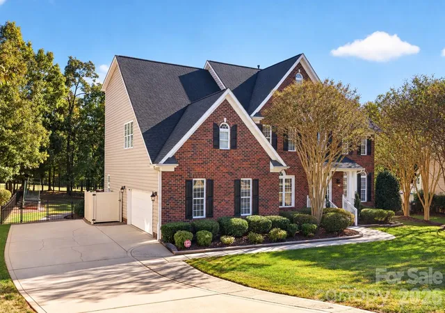 Photo 1 of Single family home for sale at 10826 Persimmon Crk Dr, Mint Hill, NC 28227 | MLS# 4436920 | Listing updated on 2026-10-30