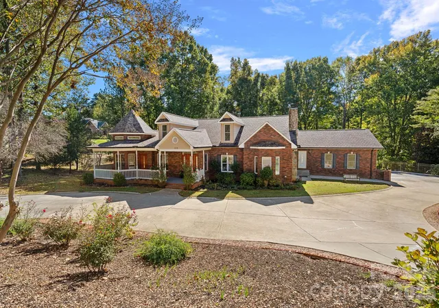 Photo 1 of Single family home for sale at 109 Folkstone Rd, Mooresville, NC 28117 | MLS# 4436925 | Listing updated on 2026-10-28