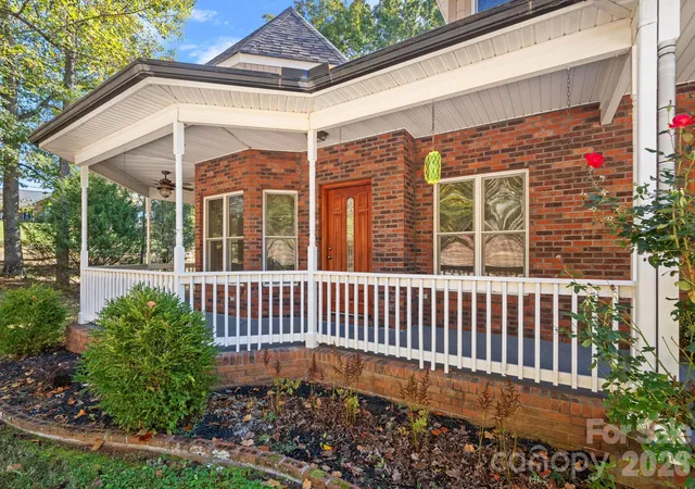Photo 3 of Single family home for sale at 109 Folkstone Rd, Mooresville, NC 28117 | MLS# 4436925 | Listing updated on 2026-10-28