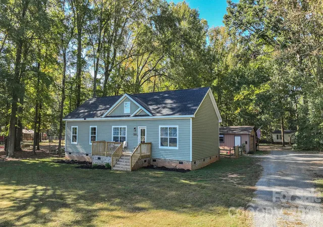 Photo 1 of Single family home for sale at 2540 Oakspring Rd, Matthews, NC 28104 | MLS# 4436928 | Listing updated on 2026-10-29