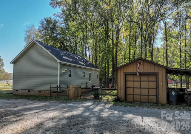 Photo 2 of Single family home for sale at 2540 Oakspring Rd, Matthews, NC 28104 | MLS# 4436928 | Listing updated on 2026-10-29