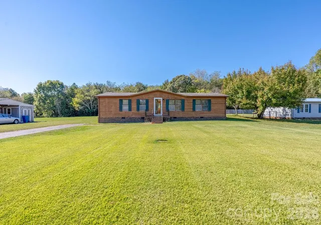 Photo 1 of Single family home for sale at 149 Hallmark Ests Dr, Statesville, NC 28625 | MLS# 4436933 | Listing updated on 2026-10-27