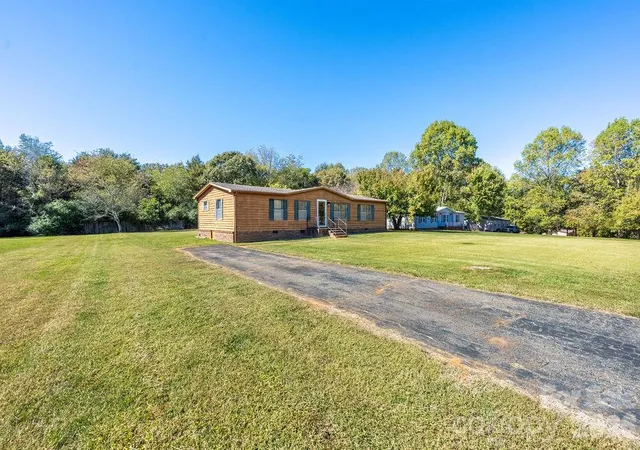 Photo 1 of Single family home for sale at 149 Hallmark Ests Dr, Statesville, NC 28625 | MLS# 4436933 | Listing updated on 2026-10-27