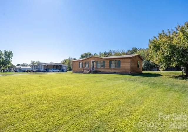 Photo 2 of Single family home for sale at 149 Hallmark Ests Dr, Statesville, NC 28625 | MLS# 4436933 | Listing updated on 2026-10-27
