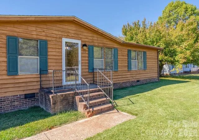 Photo 3 of Single family home for sale at 149 Hallmark Ests Dr, Statesville, NC 28625 | MLS# 4436933 | Listing updated on 2026-10-27