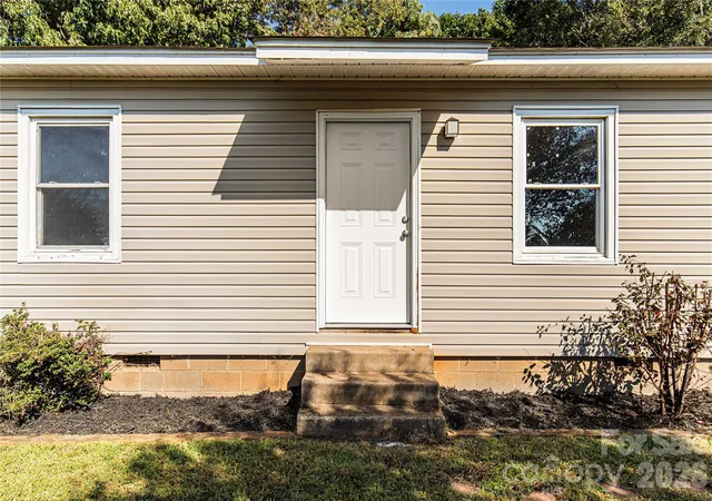 Photo 2 of Single family home for sale at 3748 Jenkins Rd, Clover, SC 29710 | MLS# 4436968 | Listing updated on 2026-10-23