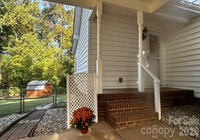 Photo 3 of Single family home for sale at 1555 Brookbend Ct, Fort Mill, SC 29715 | MLS# 4436974 | Listing updated on 2026-10-30
