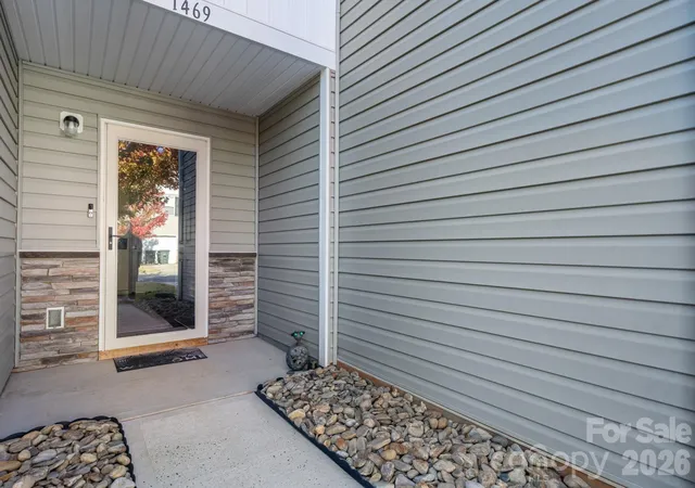 Photo 3 of Townhouse for sale at 1469 Cypress Loop, Newton, NC 28658 | MLS# 4436982 | Listing updated on 2026-10-27