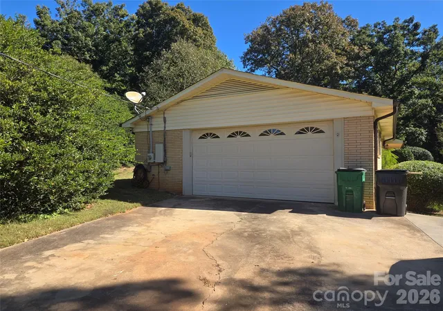 Photo 3 of Single family home for sale at 4449 Whispering Oaks Dr, Charlotte, NC 28213 | MLS# 4436983 | Listing updated on 2026-10-23
