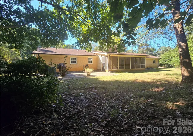 Photo 4 of Single family home for sale at 4449 Whispering Oaks Dr, Charlotte, NC 28213 | MLS# 4436983 | Listing updated on 2026-10-23