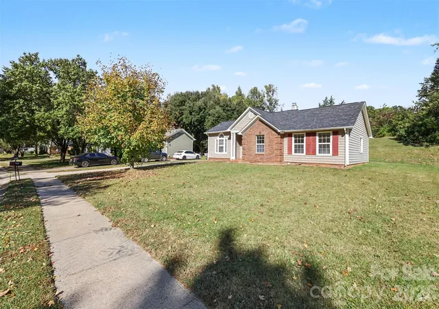 Photo 1 of Single family home for sale at 5929 Old Meadow Rd, Charlotte, NC 28227 | MLS# 4436993 | Listing updated on 2026-10-27