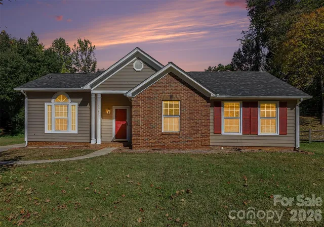 Photo 2 of Single family home for sale at 5929 Old Meadow Rd, Charlotte, NC 28227 | MLS# 4436993 | Listing updated on 2026-10-27