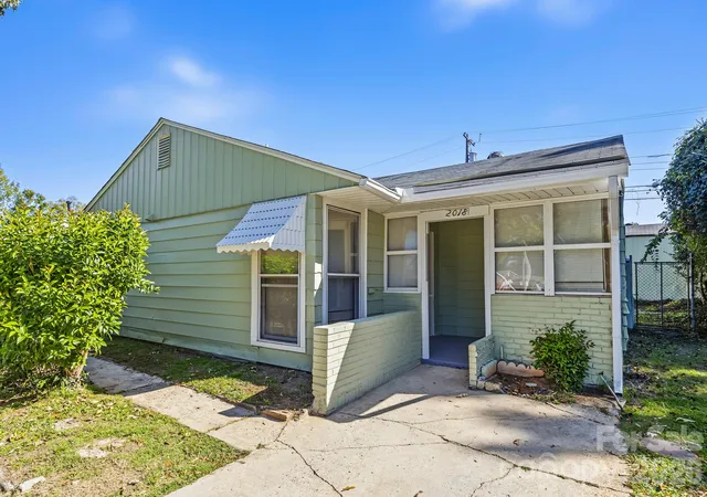 Photo 2 of Single family home for sale at 2018 Quentin St, Charlotte, NC 28216 | MLS# 4436995 | Listing updated on 2026-10-28