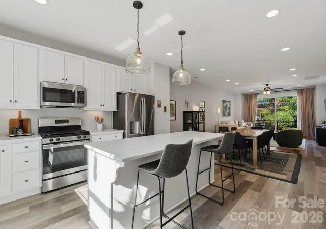Photo 4 of Townhouse for sale at 367 S Bruns Ave, Charlotte, NC 28208 | MLS# 4437001 | Listing updated on 2026-10-30