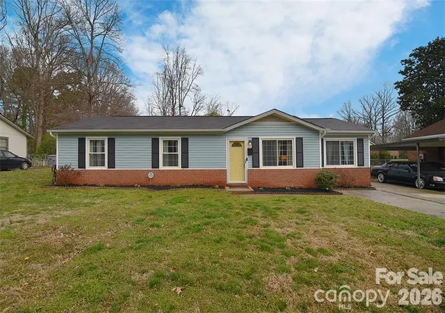 Single family home for sale at 4425 Valeview Ln, Charlotte, NC 28269 | MLS# 4437016