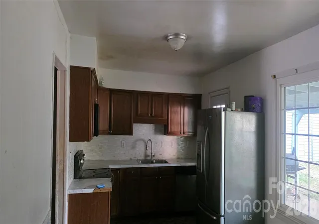 Photo 3 of Single family home for sale at 4425 Valeview Ln, Charlotte, NC 28269 | MLS# 4437016 | Listing updated on 2026-10-28