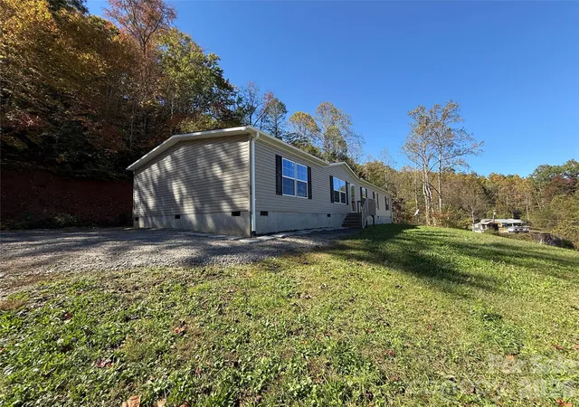 Photo 2 of Single family home for sale at 574 Hodges Crk Dr, Old Fort, NC 28762 | MLS# 4437027 | Listing updated on 2026-10-29