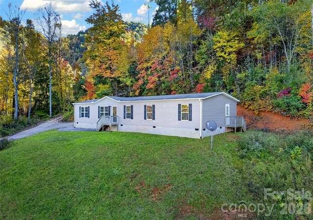 Photo 2 of Single family home for sale at 574 Hodges Crk Dr, Old Fort, NC 28762 | MLS# 4437027 | Listing updated on 2026-10-29