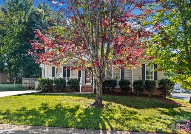 Photo 1 of Single family home for sale at 800 Thistledown Dr, Rock Hill, SC 29730 | MLS# 4437042 | Listing updated on 2026-10-28