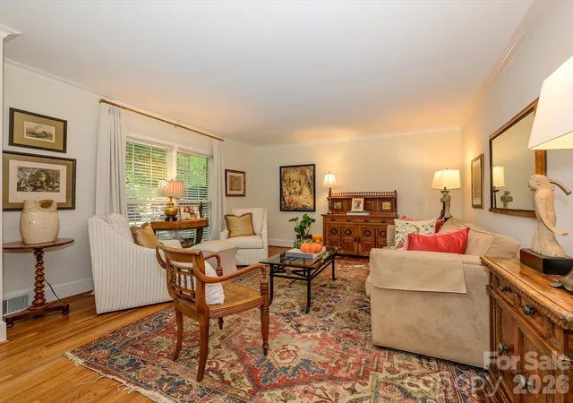 Photo 4 of Sale Pending at 3833 Sulkirk Rd, Charlotte, NC 28210 | MLS# 4437046 | Listing updated on 2026-10-27