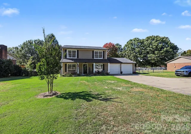 Photo 3 of Single family home for sale at 1945 Hickory Tree Rd, Winston Salem, NC 27127 | MLS# 4437058 | Listing updated on 2026-10-29