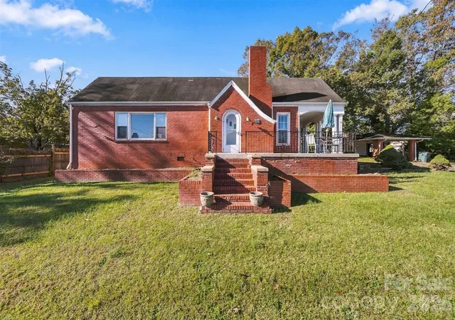 Photo 2 of Single family home for sale at 204 Eldred St, Valdese, NC 28690 | MLS# 4437060 | Listing updated on 2026-10-27