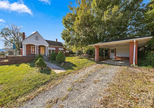 Photo 3 of Single family home for sale at 204 Eldred St, Valdese, NC 28690 | MLS# 4437060 | Listing updated on 2026-10-27