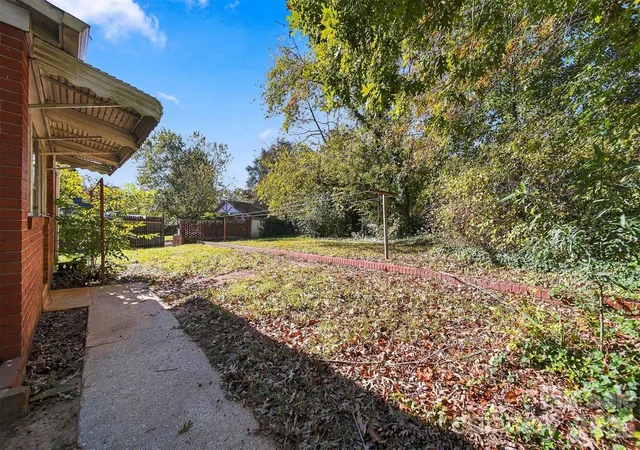 Photo 4 of Single family home for sale at 204 Eldred St, Valdese, NC 28690 | MLS# 4437060 | Listing updated on 2026-10-27