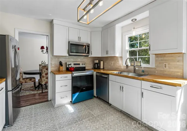 Photo 3 of Single family home for sale at 1655 Brook Dr, Fort Mill, SC 29708 | MLS# 4437070 | Listing updated on 2026-10-26