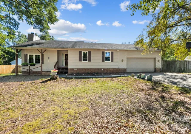 Photo 1 of Single family home for sale at 1655 Brook Dr, Fort Mill, SC 29708 | MLS# 4437070 | Listing updated on 2026-10-26