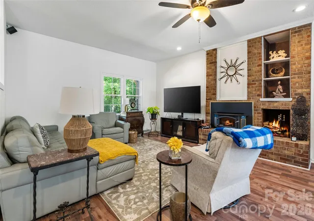 Photo 2 of Single family home for sale at 1655 Brook Dr, Fort Mill, SC 29708 | MLS# 4437070 | Listing updated on 2026-10-26