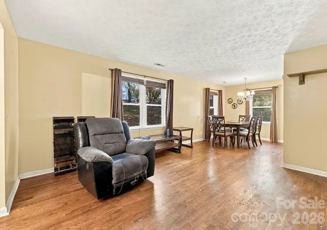 Photo 4 of Single family home for sale at 252 Foxhunt Ln, Hendersonville, NC 28791 | MLS# 4437071 | Listing updated on 2026-10-24