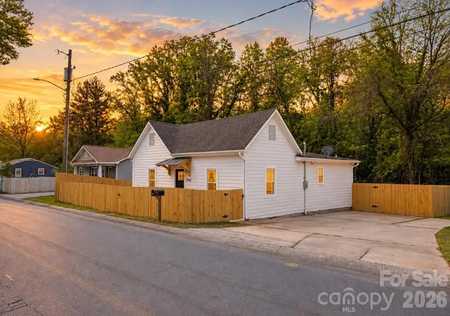 Photo 1 of Single family home for sale at 2942 Reid Ave, Charlotte, NC 28208 | MLS# 4437077 | Listing updated on 2026-10-28
