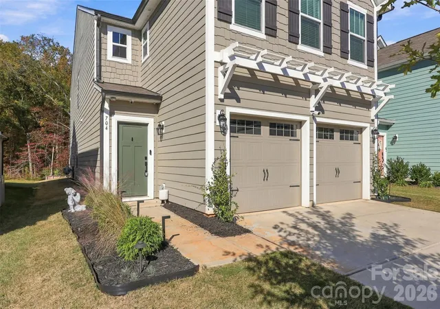 Photo 2 of Single family home for sale at 704 Candela Ct, York, SC 29745 | MLS# 4437087 | Listing updated on 2026-10-31