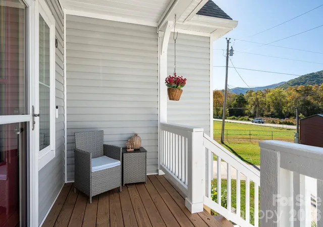 Photo 1 of Single family home for sale at 10 Hominy Meadows Dr, Candler, NC 28715 | MLS# 4437092 | Listing updated on 2026-10-29