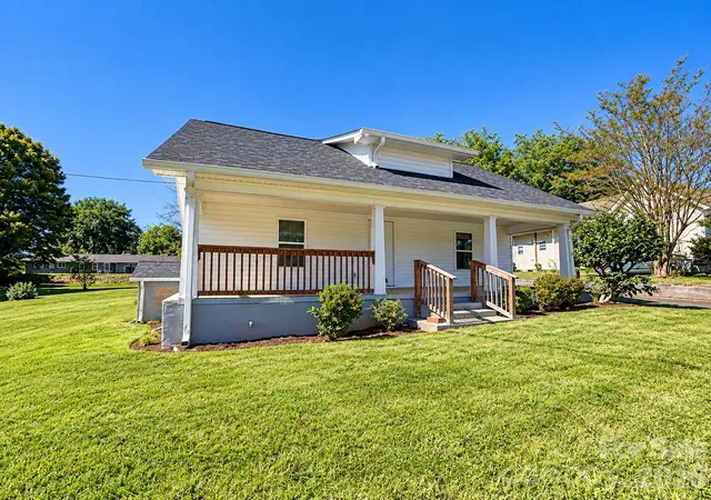 Photo 1 of Multi family home for sale at 335 N Unit A & Unit B Oakland Ave, Statesville, NC 28677 | MLS# 4437094 | Listing updated on 2026-10-29