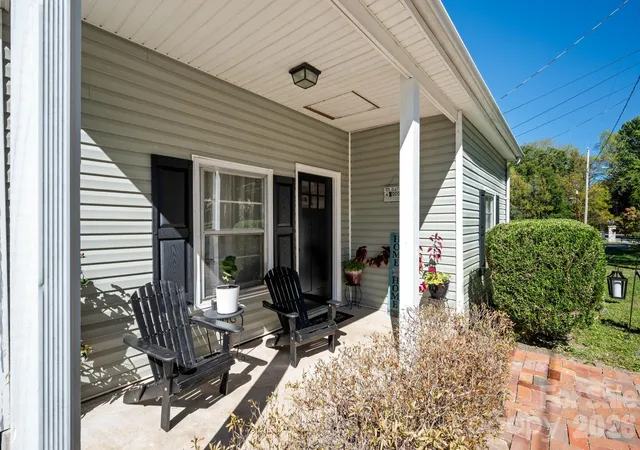 Photo 2 of Single family home for sale at 505 Birch St, Lowell, NC 28098 | MLS# 4437100 | Listing updated on 2026-10-28