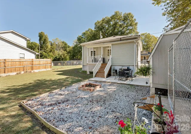 Photo 3 of Single family home for sale at 505 Birch St, Lowell, NC 28098 | MLS# 4437100 | Listing updated on 2026-10-28